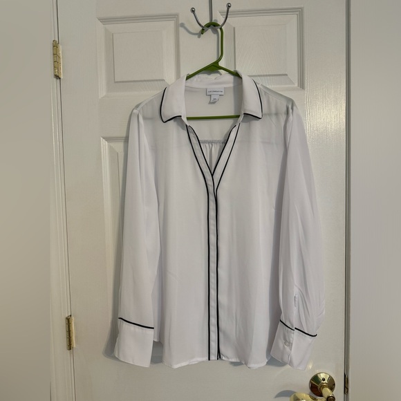 New Blouse - Picture 1 of 3